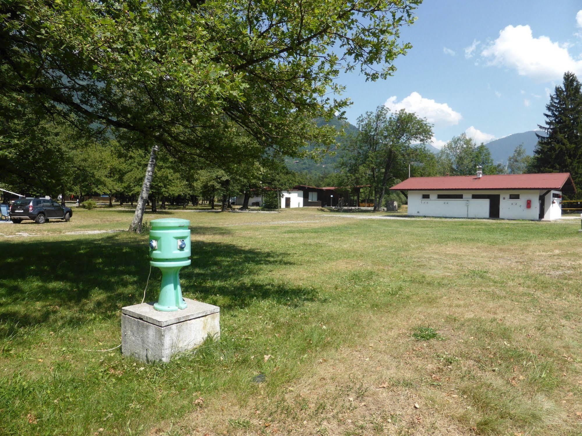 Camping L'Ecureuil - Mont-Blanc Village Domancy Exterior photo
