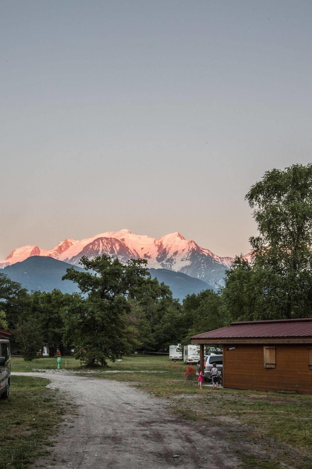 Camping L'Ecureuil - Mont-Blanc Village Domancy Exterior photo