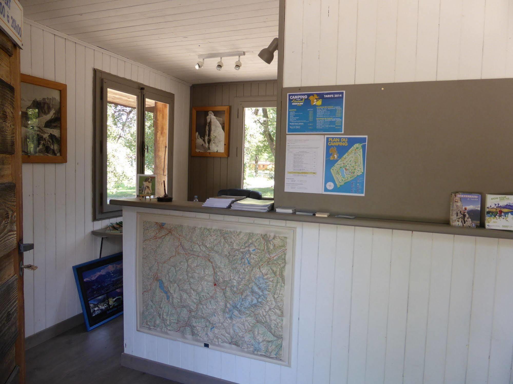 Camping L'Ecureuil - Mont-Blanc Village Domancy Exterior photo