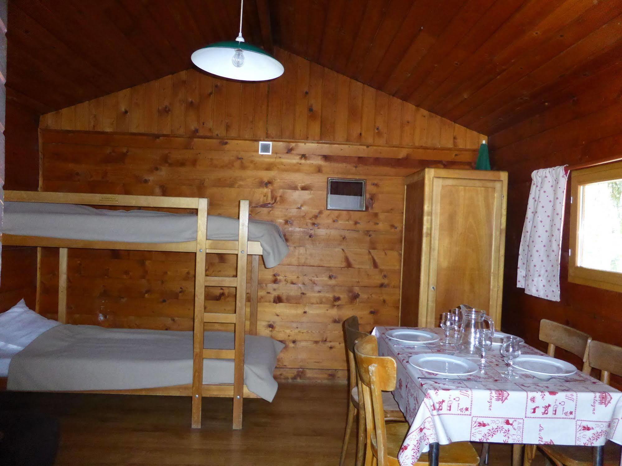Camping L'Ecureuil - Mont-Blanc Village Domancy Exterior photo