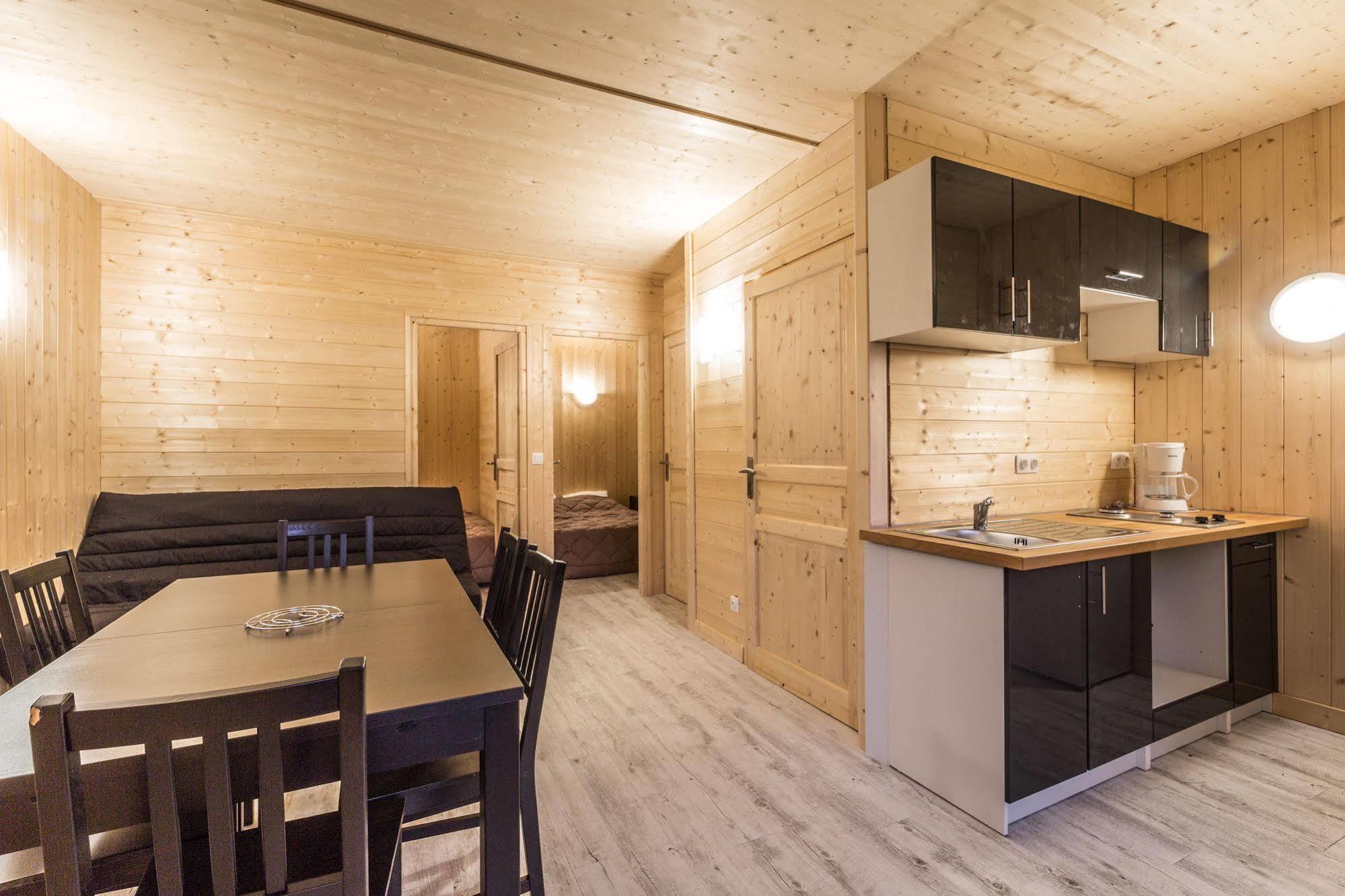 Camping L'Ecureuil - Mont-Blanc Village Domancy Exterior photo
